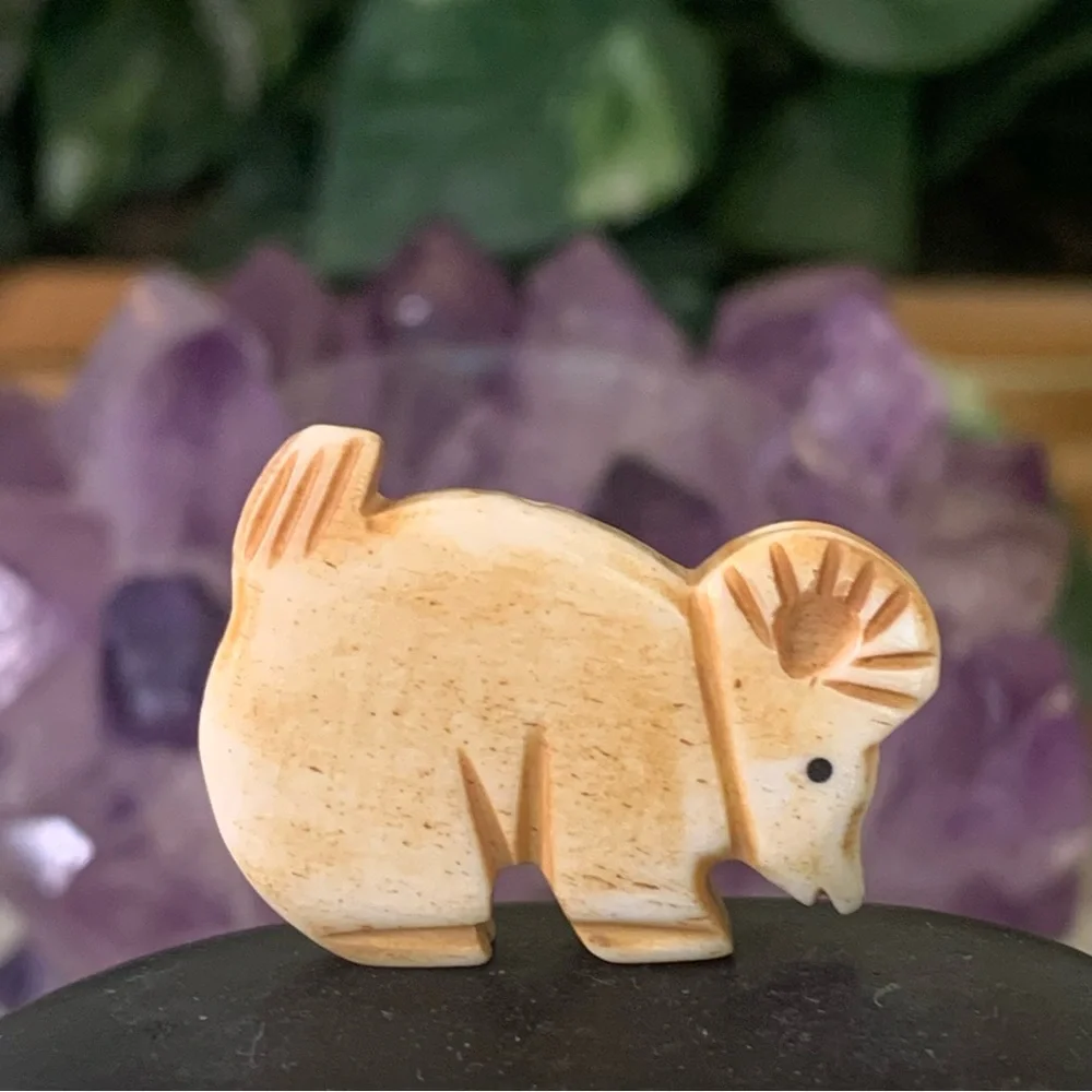 Hand Carved Ram Sheep Bone Bead Native American Style Mini Fetish Animal 1.3 VTG